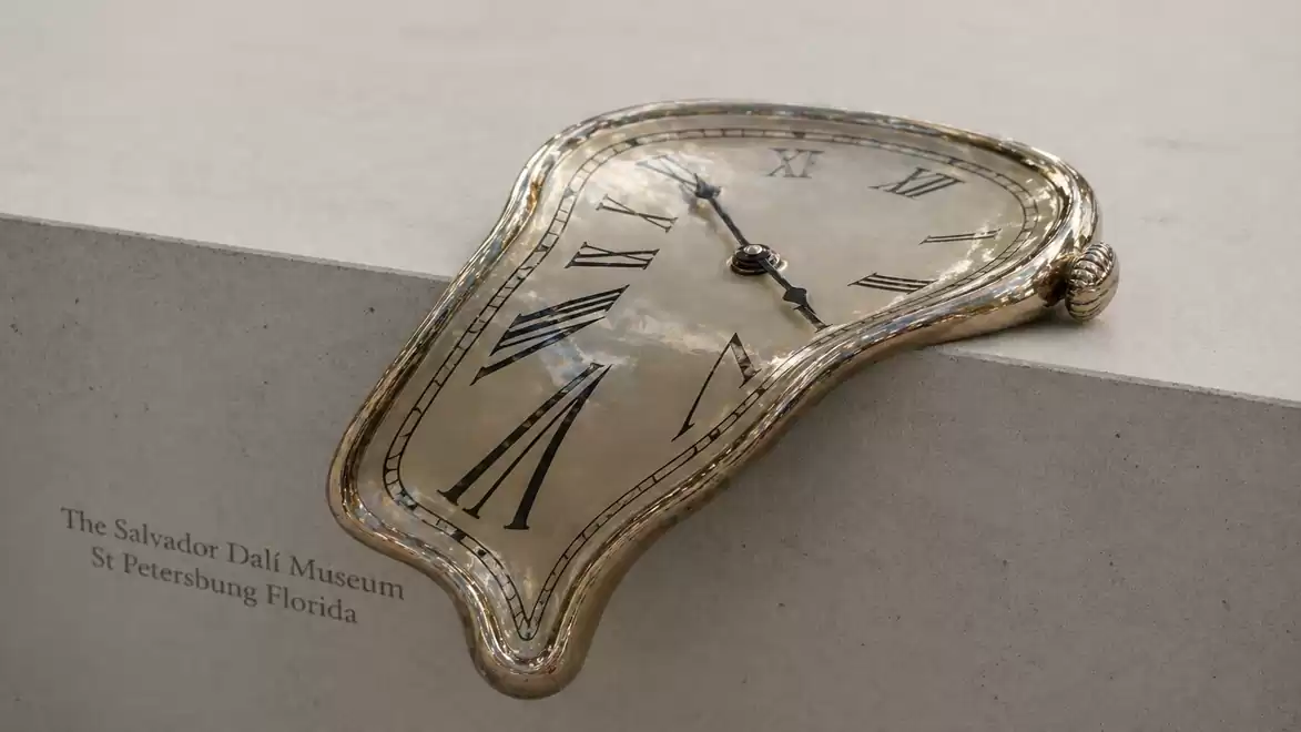A melting clock lying on an edge in the Salvador Dalí Museum, reminiscent of the famous motif from Dalí's works.