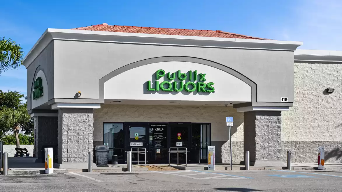 Exterior view of a liquor store with the sign 'Publix Liquors'.