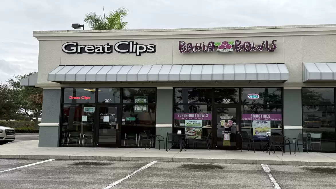 Exterior view of a commercial building with the signs 'Great Clips' and 'Bahia Bowls'.