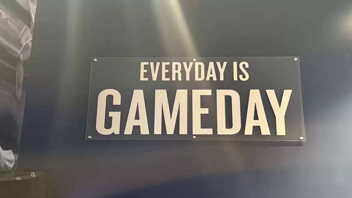 A sign with the inscription 'EVERYDAY IS GAMEDAY' on a wall.
