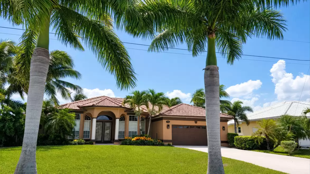 The names says it all: Villa Tropical Hideaway in SE Cape Coral