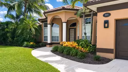 Beautifully planted entrance area of the Villa Tropical Hideaway