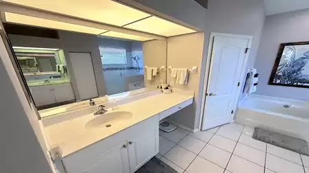 One washbasin on the righ ...
