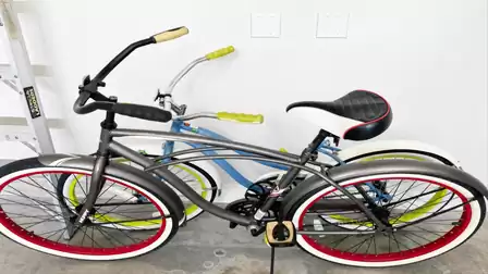 Two stylish cruiser bikes in the villa's garage - perfect for relaxed rides through Cape Coral and along the canals.