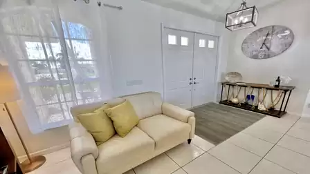 Spacious entrance area with modern decorations
