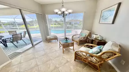 Separate relaxation area - ideal for reading or just relaxing