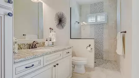 Also belonging to it, a spacious bathroom