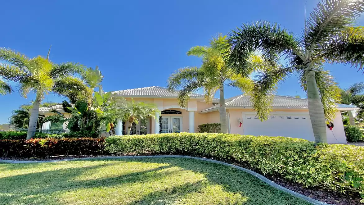 Exterior view of Villa Cassandra - a dream in rose
