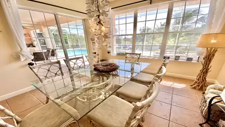 Dining area with view on the terrace