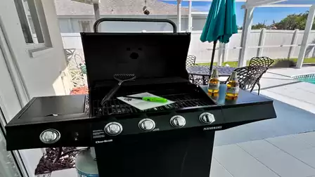 Barbecue and eat comfortably on the terrace.