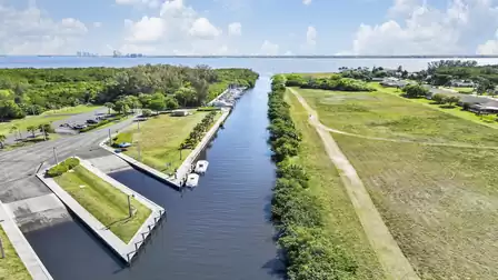 Short way to the Caloosahatchee Riverer