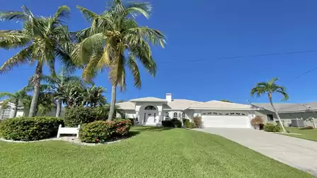 Bright sunshine over Villa La Morada