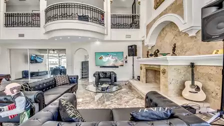 A magnificent view of the gallery