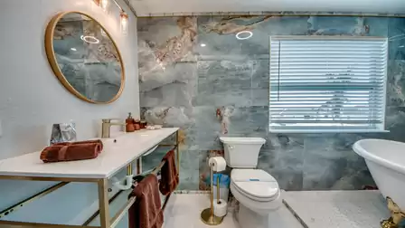 Blue and gold are the main colors in the matching bathroom