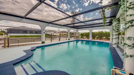 Direct view of the canal from the pool