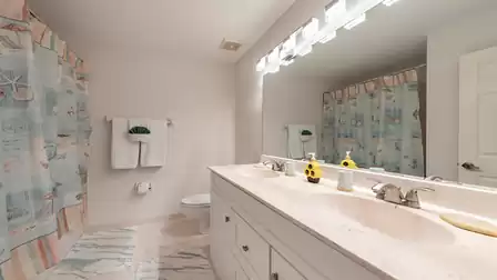 Bright and spacious bathroom