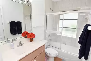 Bathroom with bathtub/shower combination, sink and WC