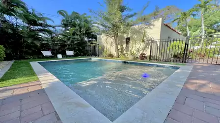 Casita Clarita with pool and small fountain
