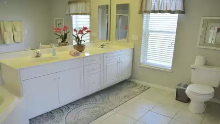 Bathroom with 2 sinks