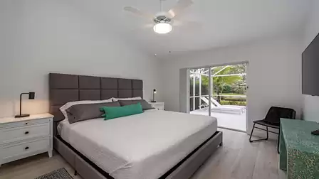 Bedroom with king size bed and exit to the terrace