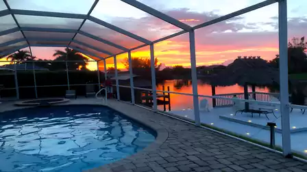 Evening atmosphere under the tiki hat
