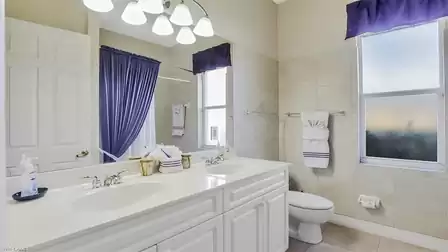 Purple as an accent color in the bathroom too