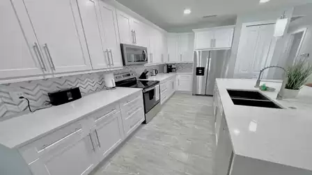 Elegant kitchen - all in white - a dream!