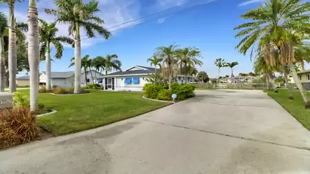 The driveway to Villa Easy Going