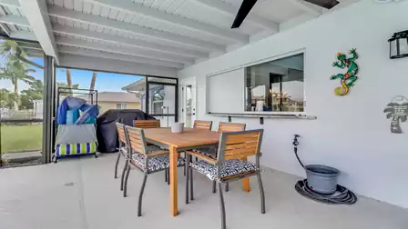 Dining table on the covered terrace