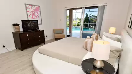 Master bedroom - enjoy the view over the Pool