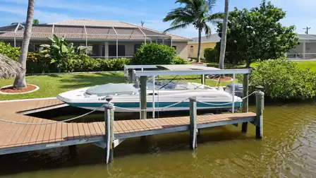 The Hurricane deck boat 237 offers you and your family plenty of space