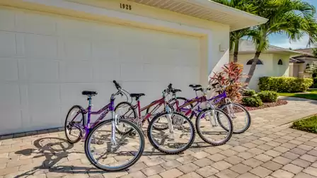 Bicycles in front of the garage at Villa Donatella – perfect for exploring Cape Coral and the surrounding area.