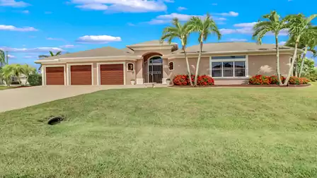 Villa Private Living - A Unique Home in Cape Coral