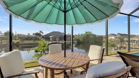 Dining pleasure directly on the canal