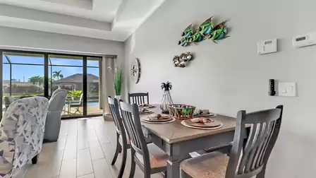 Enjoy your dinner in the evening at a table for 4 people