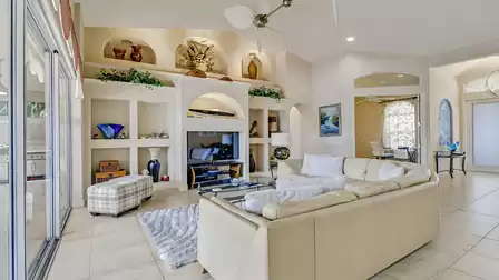 Share the comfortable leather sofa with your loved ones in the open-plan living area