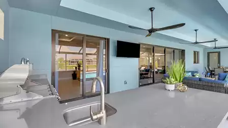 Fully equipped summer kitchen with gas barbecue