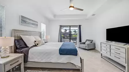 Equipped with an oversized double bed that offers maximum comfort