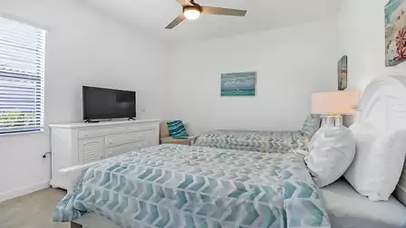 The third bedroom, equipped with two single beds, is ideal for friends or siblings