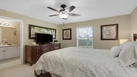 Spacious bedroom with a double bed, TV, and direct access to the bathroom.