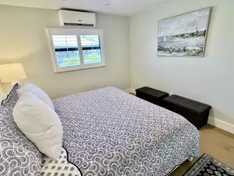 The cozy double bed invites you to dream