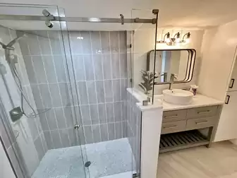 Walk-in shower for the feel-good effect