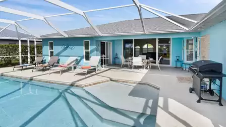 The sun terrace offers space for 4 sun loungers