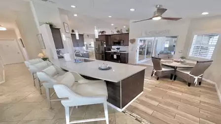 A kitchen counter that elegantly divides the room and creates an inviting atmosphere at the same time