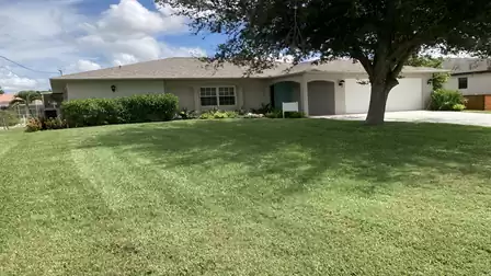 The villa is located in a quiet residential area in the southeast of Cape Coral