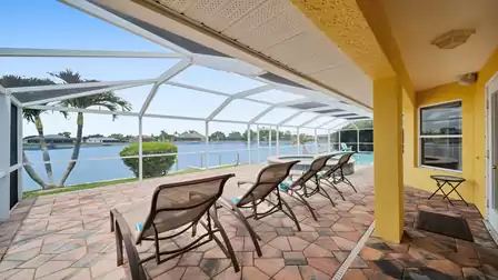 Sun loungers invite you to relax and enjoy the view - the ideal backdrop for relaxing vacation moments