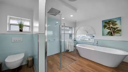 Elegant bathroom with walk-in rain shower and free-standing bathtub. Here you are spoiled for choice.