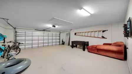 Garage with seating, table football, bicycles and plenty of storage space - perfect for fun, games and excursions.