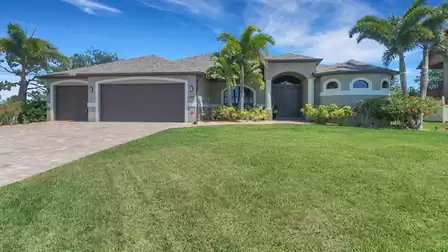 Villa Coral Oaks is surrounded by a well-tended garden - your perfect vacation can begin here
