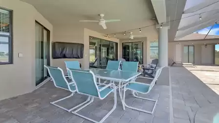 With ceiling fans, outdoor TV and ambient lighting, you’ll enjoy the outdoor living space of Villa Coral Oaks at any time of day - private and perfectly relaxed.